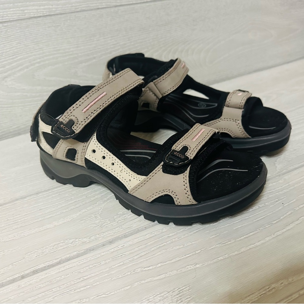 ECCO Offroad Women's Nubuck Outdoor Sandal
Size 37 (6-6.5 US)